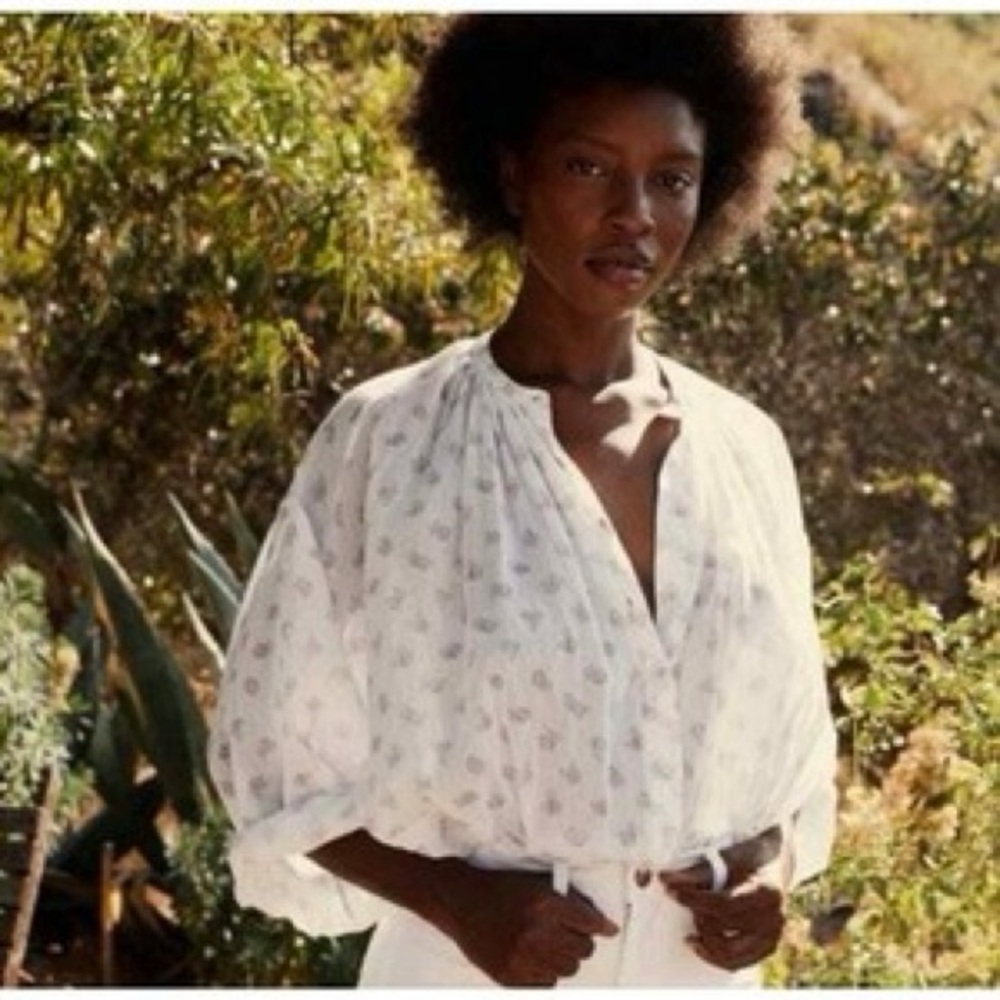Jane blouse in coquille medaillon